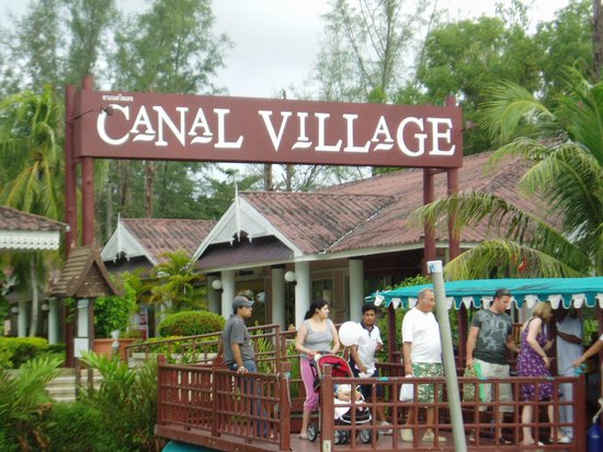 Canal Village Shopping Centre, Laguna